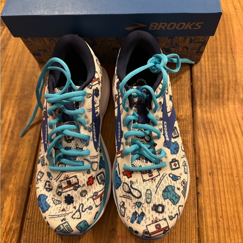 Brooks Trace 3 Nurse Doctor Size 6.5 Wide Shoes